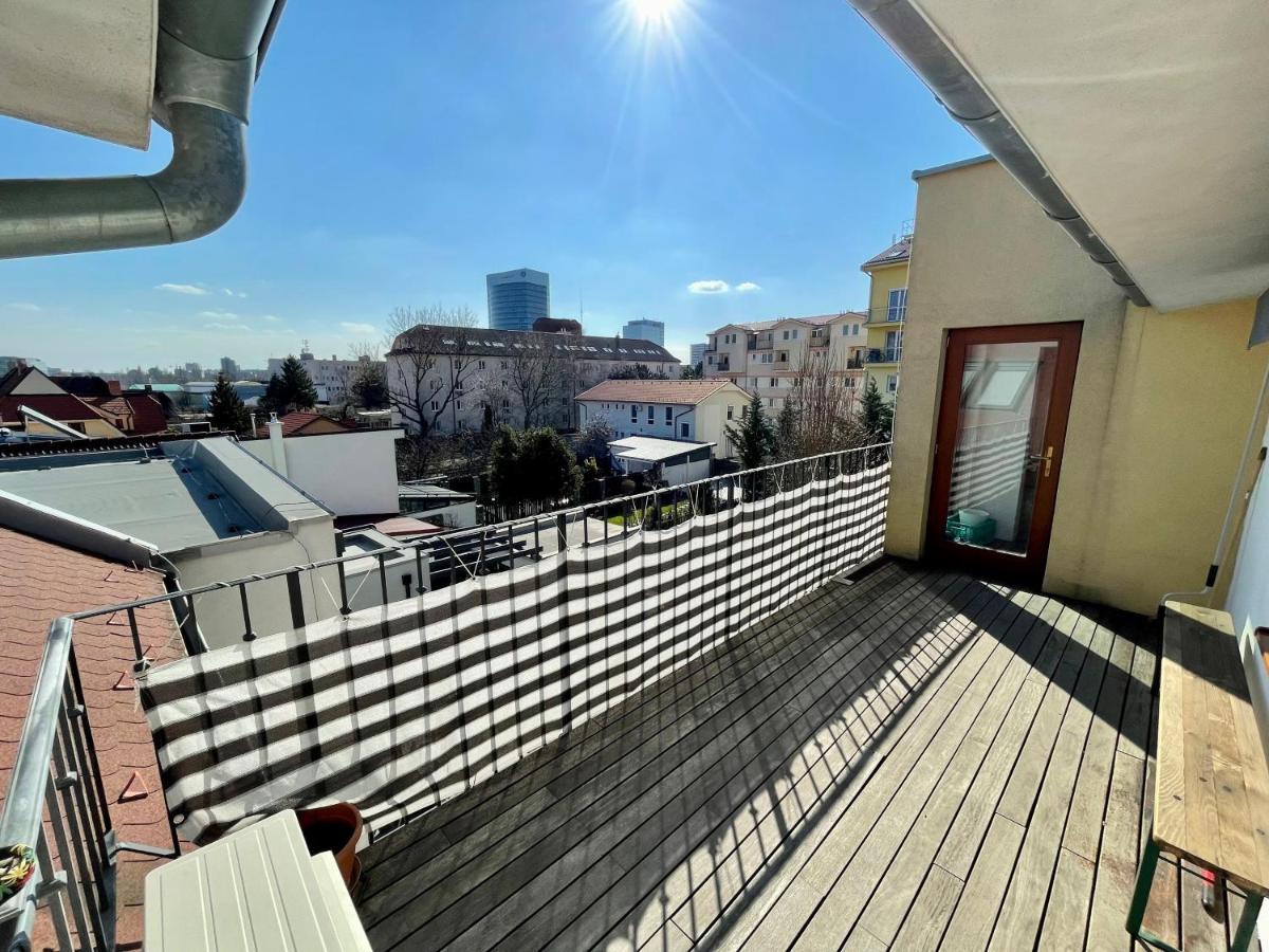 Beautiful And Romantic Penthouse With Two Terraces Братислава Екстериор снимка