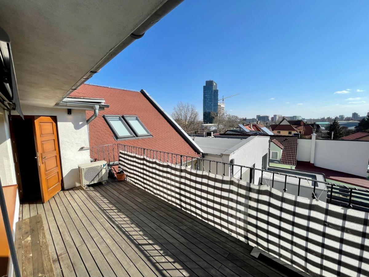 Beautiful And Romantic Penthouse With Two Terraces Братислава Екстериор снимка
